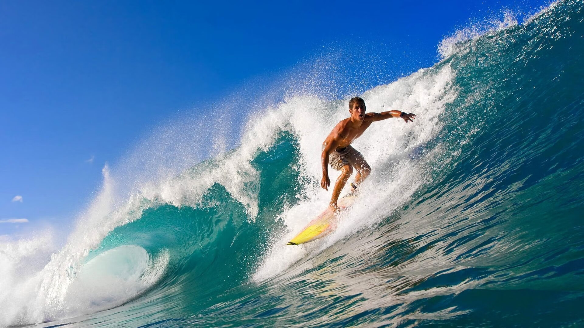 阿尔卡拉斯赛点兑现，巴塞罗那淘汰那不勒斯晋级四强，主帅激动落泪